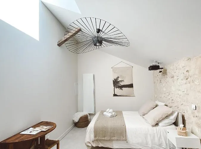 La Parenthese, Joli Avec Terrasse アパート Valeuil